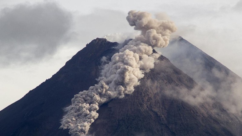 Erupsi Gunung Merapi. (AP/Slamet Riyadi)