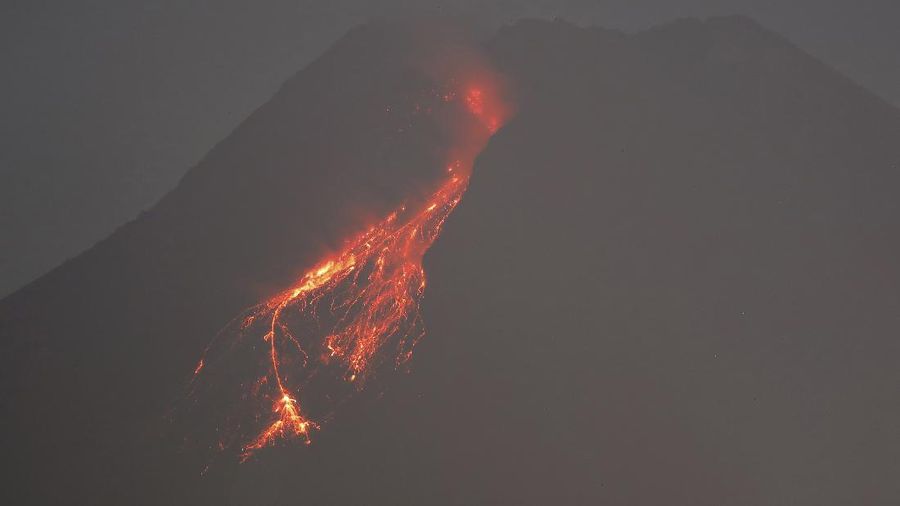 Erupsi Gunung Merapi. (AP/Slamet Riyadi)
