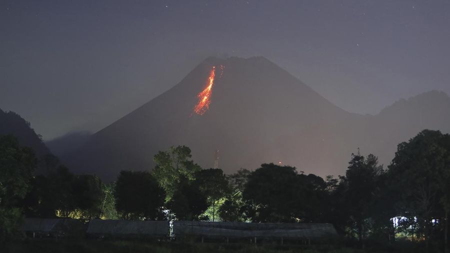 Erupsi Gunung Merapi. (AP/Slamet Riyadi)