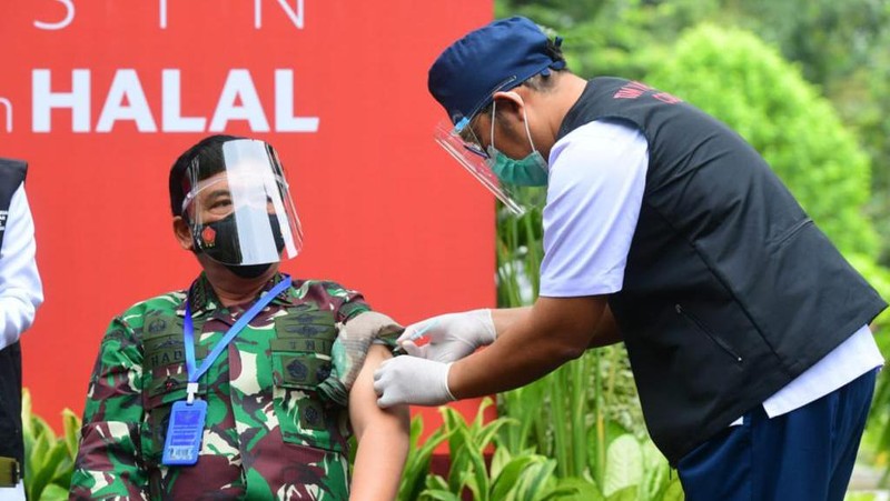 Presiden Joko Widodo merima Vaksinasi COVID-19 Tahap Kedua di Istana Kepresidenan Jakarta, Rabu, 27 Januari 2021. (Dok: Muchlis Jr - Biro Pers Sekretariat Presiden)