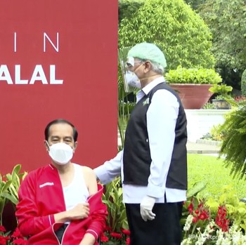 Kasual, Ini Penampakan Outfit Jokowi Saat Divaksin Kedua