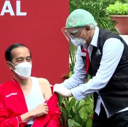 Dari Jokowi ke Raffi Ahmad, Deretan Tokoh Divaksin Dosis ke-2