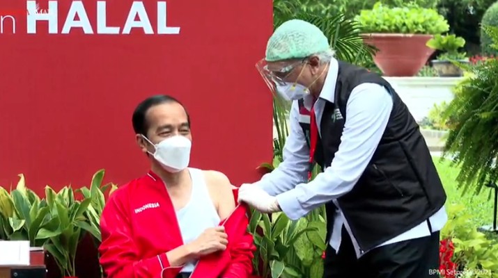 Vaksinasi ke Dua Jokowi Presiden Joko Widodo merima Vaksinasi COVID-19 Tahap Kedua di Istana Kepresidenan Jakarta, Rabu, 27 Januari 2021. (Tangkapan Layar Youtube Sekretariat Presiden)