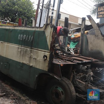 Intip Nasib Bus Kopaja yang Berujung di Pengepul Besi Tua