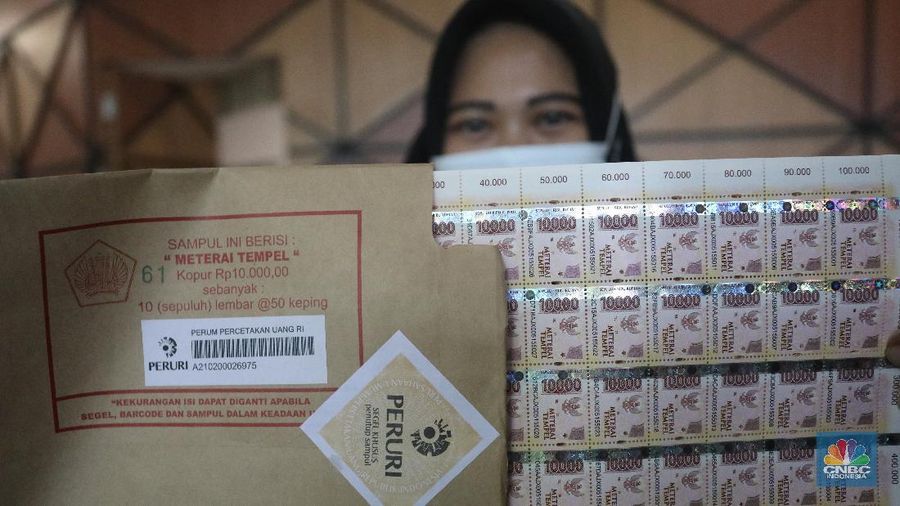 Materai 10.000. (CNBC Indonesia/Andrean Kristianto)