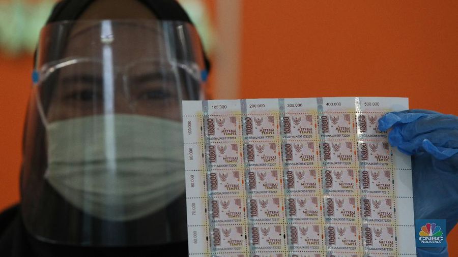 Materai 10.000. (CNBC Indonesia/Andrean Kristianto)
