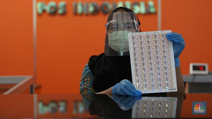 Materai 10.000. (CNBC Indonesia/Andrean Kristianto)