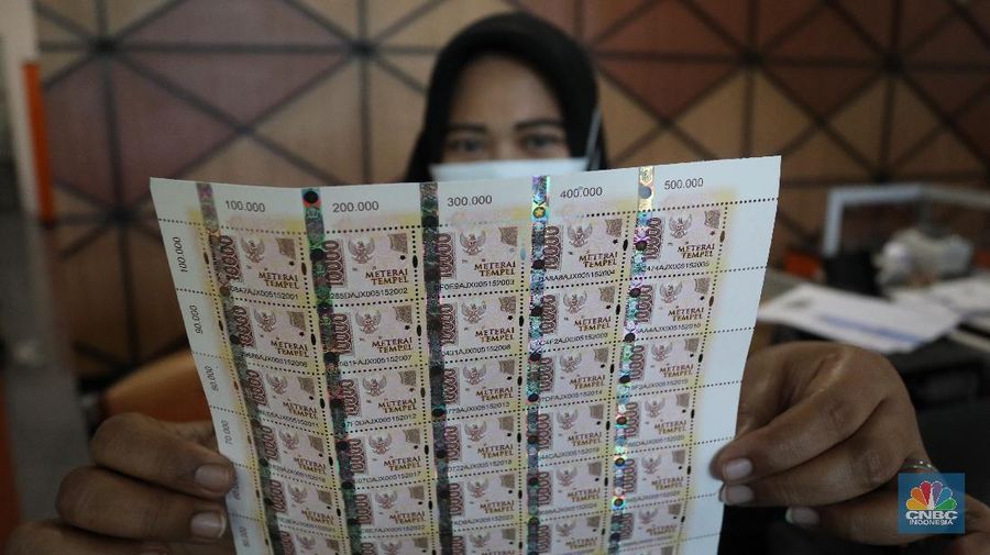 Materai 10.000. (CNBC Indonesia/Andrean Kristianto)