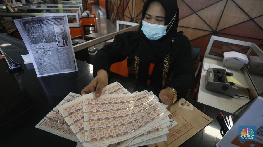 Materai 10.000. (CNBC Indonesia/Andrean Kristianto)