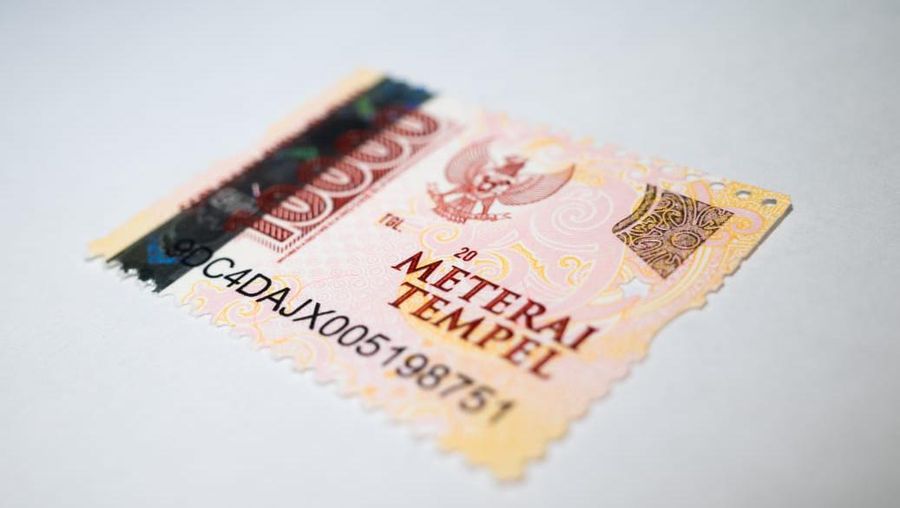 Materai 10.000. (CNBC Indonesia/Andrean Kristianto)