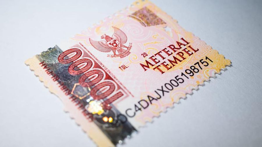 Materai 10.000. (CNBC Indonesia/Andrean Kristianto)