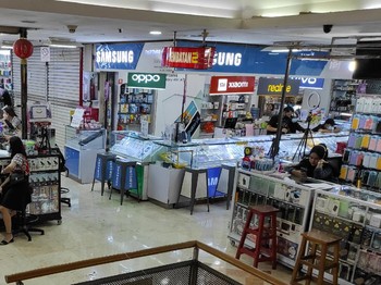 Merembet! PPN & Harga Pangan Naik Pedagang HP Kena Getahnya