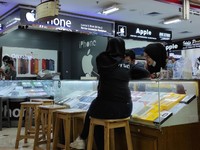 Miris! Sudah Diskon Gila-gilaan, Pedagang HP Tetap Gak Laku