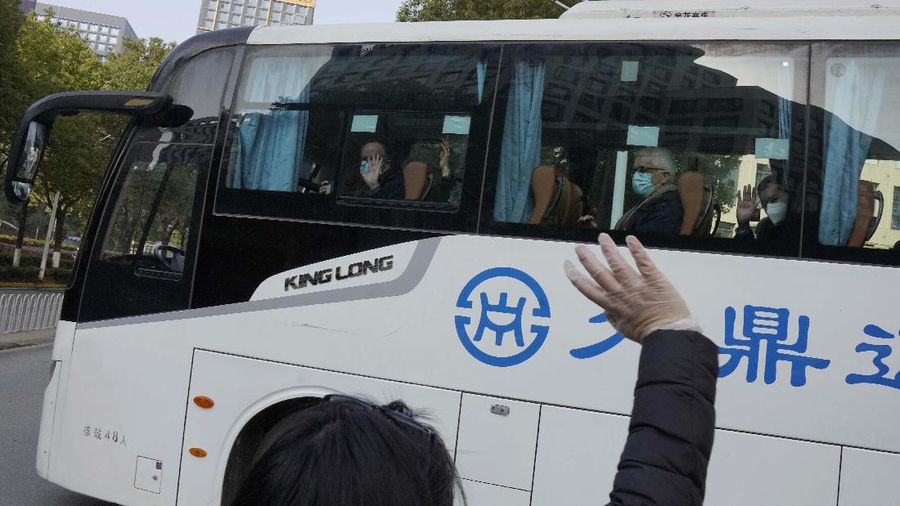 Tim ahli WHO yiba di Wuhan. (AP/Ng Han Guan)