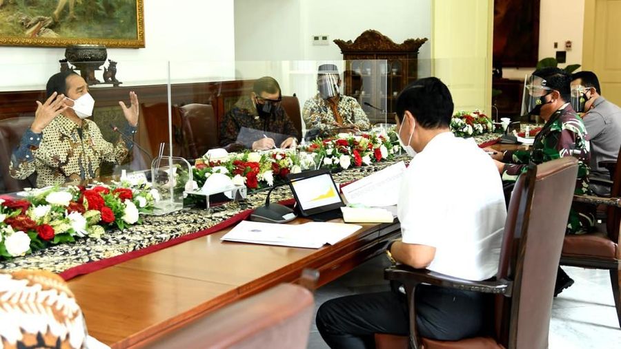Presiden Joko Widodo dalam rapat terbatas yang digelar di Istana Kepresidenan Bogor. (Biro Pers Sekretariat Presiden/ Rusman)