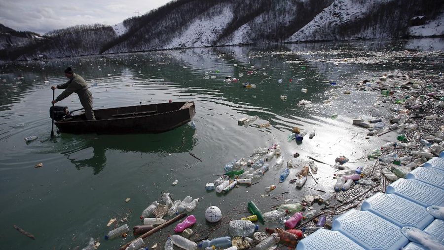 Plastic bottles and other garbage floats in the Potpecko lake near Priboj, in southwest Serbia, Friday, Jan. 22, 2021. Serbia and other Balkan nations are virtually drowning in communal waste after decades of neglect and lack of efficient waste-management policies in the countries aspiring to join the European Union. (AP Photo/Darko Vojinovic)