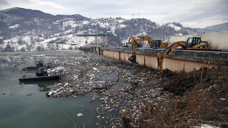 Plastic bottles and other garbage floats in the Potpecko lake near Priboj, in southwest Serbia, Friday, Jan. 22, 2021. Serbia and other Balkan nations are virtually drowning in communal waste after decades of neglect and lack of efficient waste-management policies in the countries aspiring to join the European Union. (AP Photo/Darko Vojinovic)