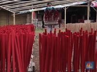Mengintip Semarak Pembuatan Hio Jelang Hari Raya Imlek