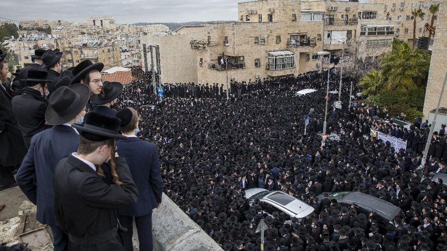 Thousands of ultra-Orthodox Jews participate in tfuneral for prominent rabbi Meshulam Soloveitchik, in Jerusalem, Sunday, Jan. 31, 2021. The mass ceremony took place despite the country's health regulations banning large public gatherings, during a nationwide lockdown to curb the spread of the virus. (AP Photo/Ariel Schalit)