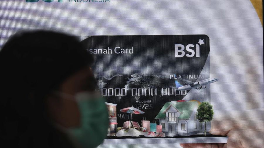 Suasana pelayanan kantor cabang Bank Syariah Indonesia. (CNBC Indonesia/ Muhammad Sabki)