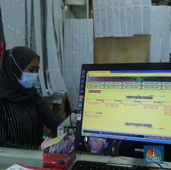 Warga RI Susah Langganan HP Pascabayar, Ini Alasannya