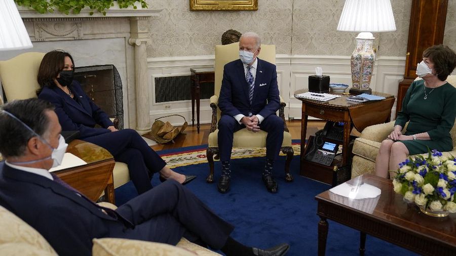 President Joe Biden meets Republican lawmakers to discuss a coronavirus relief package, in the Oval Office of the White House, Monday, Feb. 1, 2021, in Washington. From left, Sen. Mitt Romney, R-Utah, Vice President Kamala Harris, Biden, Sen. Susan Collins, R-Maine, and Sen. Lisa Murkowski, R-Alaska. (AP Photo/Evan Vucci)