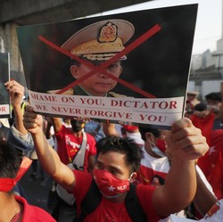 Makin Otoriter, Militer Myanmar Buru Pemrotes di Sosial Media