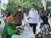 SPG Mal & Jasa Lainnya Masuk Vaksinasi Prioritas, Pak Jokowi?