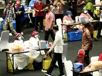 Jokowi Mau Vaksinasi 1 Juta Orang per Hari, Mungkin Nggak Ya?