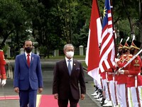 PM Malaysia 'Sowan' Presiden Jokowi, Bahas Ekonomi Hingga WNI