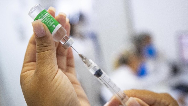 A nurse assistant prepares a dose of the Oxford-AstraZeneca vaccine for COVID-19 during a priority vaccination program for health workers at a community medical center in Sao Paulo, Brazil, Wednesday, Feb. 3, 2021. (AP Photo/Andre Penner)