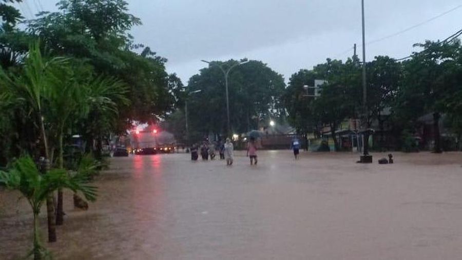 Banjir Semarang (Twitter/@hanungtrishanintyo)