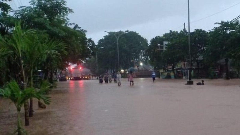 Banjir Semarang (Twitter/@hanungtrishanintyo)
