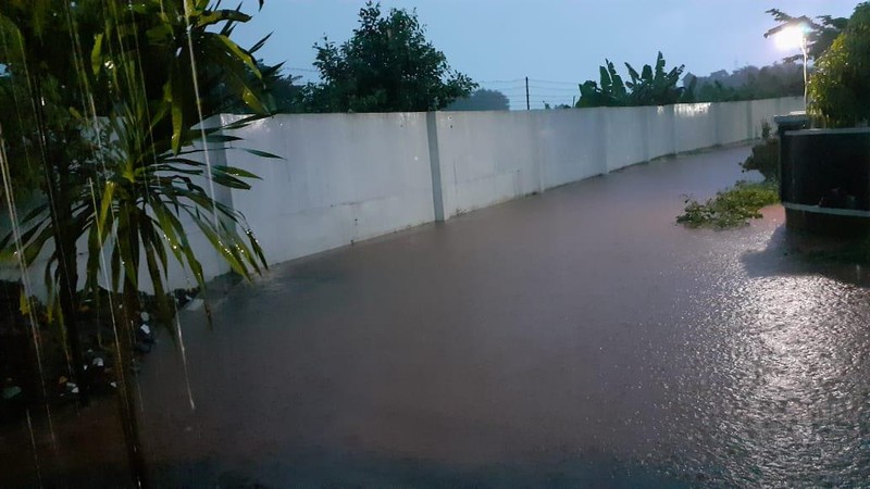 Banjir Semarang (Twitter/@hanungtrishanintyo)