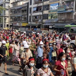 Medsos Diblokir, Ribuan Warga Sipil Protes Kudeta Myanmar