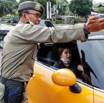 Penampakan Ayu Ting Ting yang Diminta Putar Balik di Bogor
