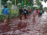 Penampakan Kota Pekalongan Saat Dikepung Banjir 'Darah'