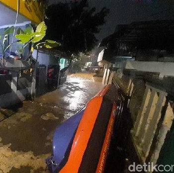 Penampakan Banjir yang Mulai 'Kepung' Jakarta Lagi