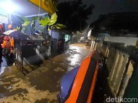 Penampakan Banjir yang Mulai 'Kepung' Jakarta Lagi