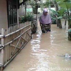 Bukan Cuma Semarang & Bekasi, Banjir Juga Menerjang Subang!