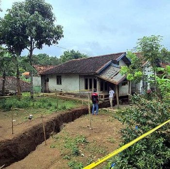 Ngeri! Ada Tanah Gerak di Sukabumi, Permukaan Tanah Terbelah