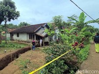 Ngeri! Ada Tanah Gerak di Sukabumi, Permukaan Tanah Terbelah