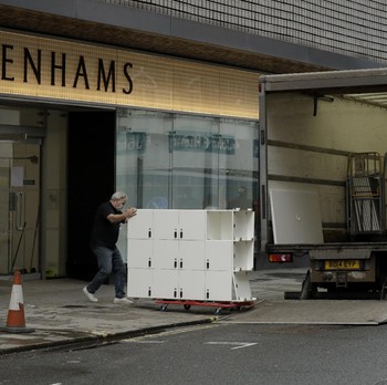 Melihat Toko Ritel Tertua Inggris Debenhams yang Resmi Tutup