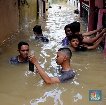 Geger Glester Himalaya Pecah hingga Jakarta Banjir