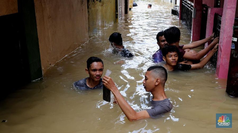 Banjir di Kampung Melayu Jakarta (CNBC Indonesia/Tri Susilo)