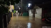 Pejaten Timur Hingga Rawajati Masih Terendam Banjir Malam ini