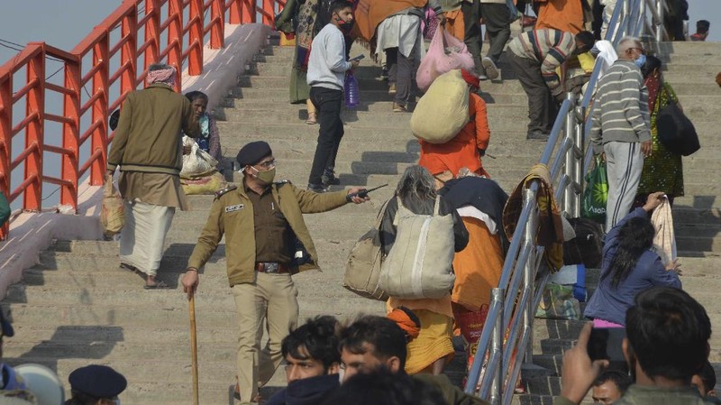 This photograph provided by Indo Tibetan Border Police (ITBP) shows ITBP personnel arriving for rescue work after a portion of Nanda Devi glacier broke off in Tapovan area of the northern state of Uttarakhand sending a massive flood of water, mud and debris into areas below, India, Sunday, Feb.7, 2021. (Indo Tibetan Border Police via AP)