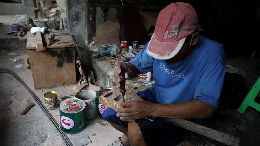 Jasa Servis Gitar (CNBC Indonesia/Andrean Kristianto)