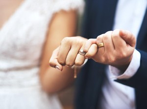 7 Arti Mimpi Pasangan Menikah dengan Orang Lain, Pertanda Buruk atau Baik?