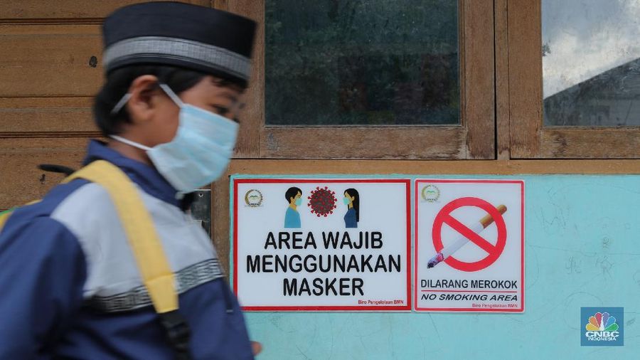 Kegiatan belajar Agama di tengah PPKM mikro Jakarta (CNBC Indonesia/Tri Susilo)